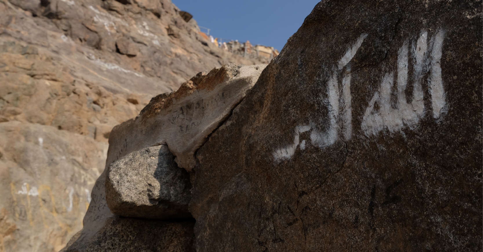 Mekke-i Mükerreme’deki Nur Dağı ve Hira Mağarası’nın zirveden görünümü